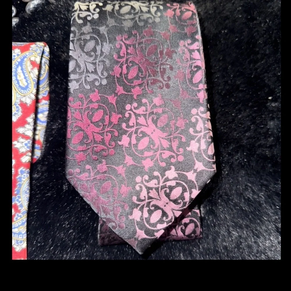 Sophisticated Alfani Tie - Gradient paisley pattern of pink, gray, and white.